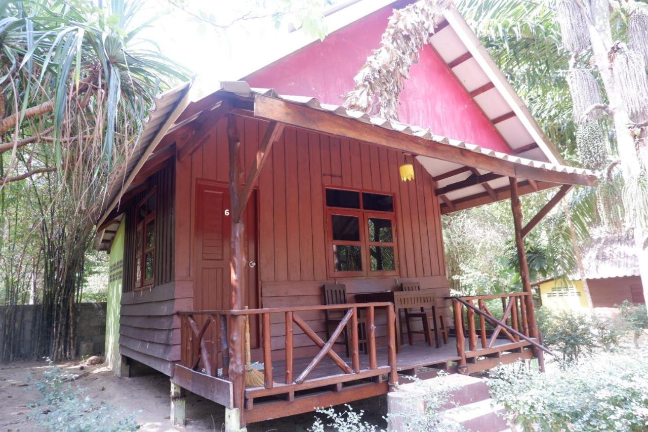 Hôtel Goldkey Bungalow à Koh Phayam Extérieur photo