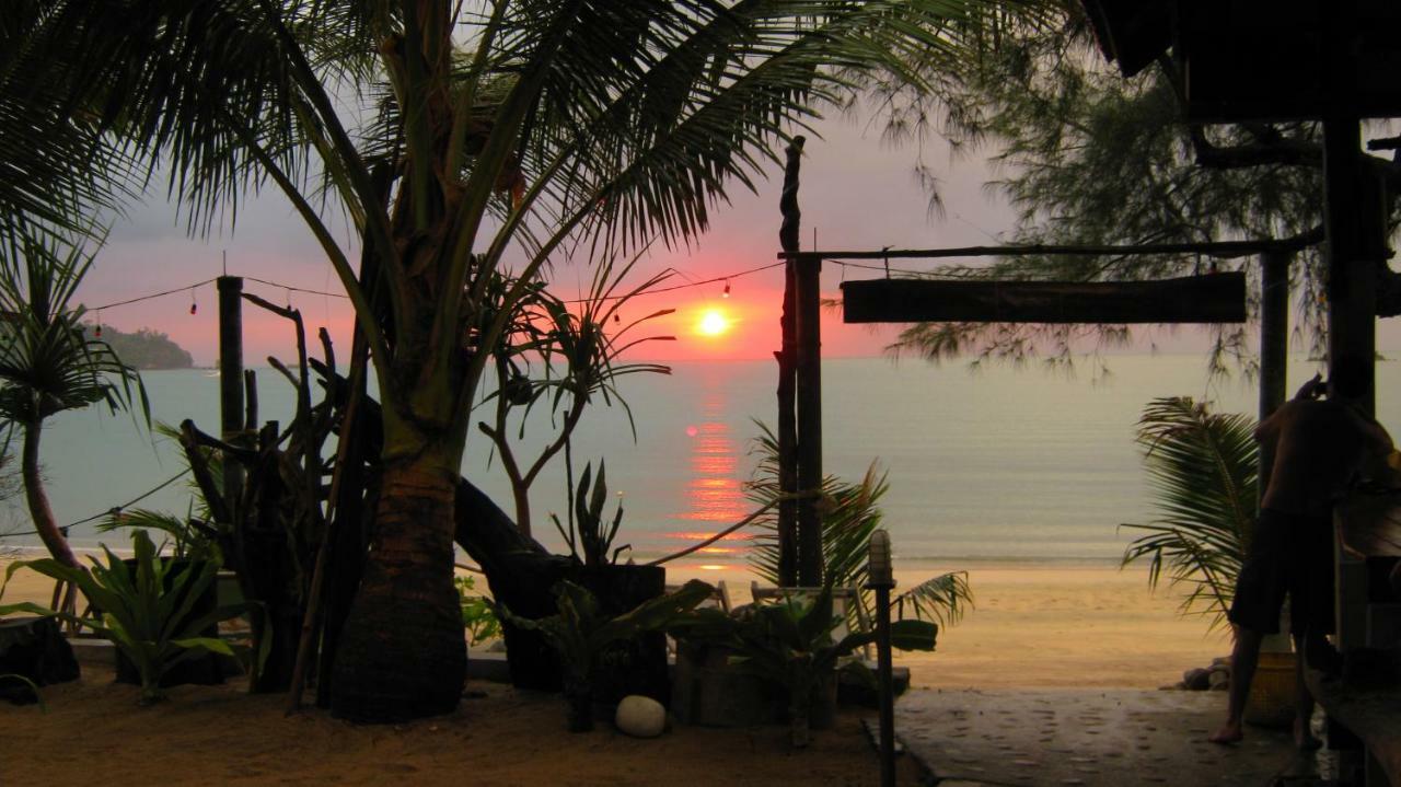 Hôtel Goldkey Bungalow à Koh Phayam Extérieur photo