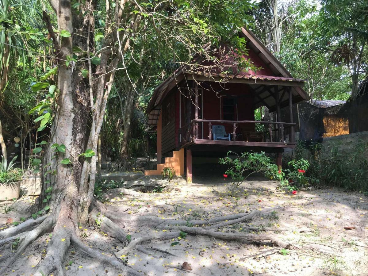 Hôtel Goldkey Bungalow à Koh Phayam Extérieur photo