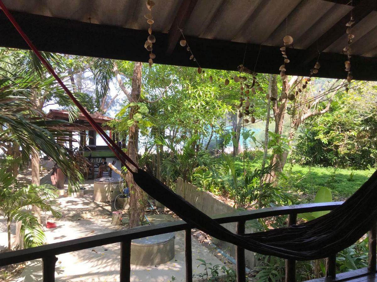 Hôtel Goldkey Bungalow à Koh Phayam Extérieur photo