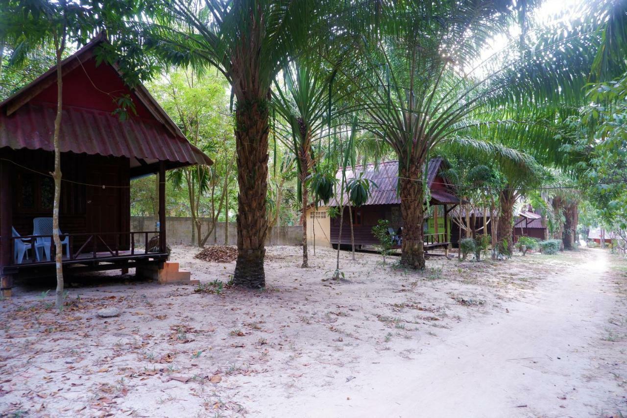 Hôtel Goldkey Bungalow à Koh Phayam Extérieur photo