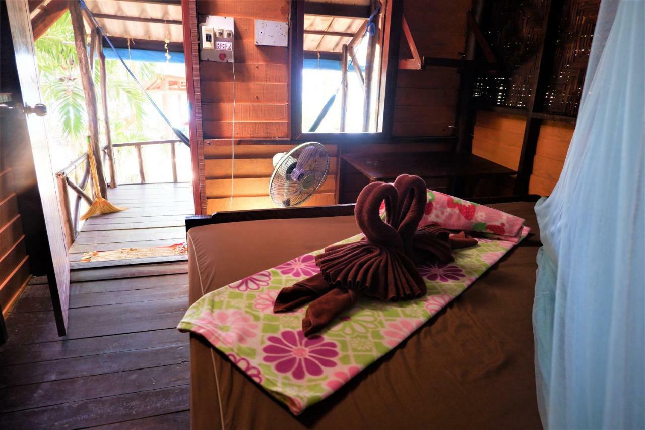 Hôtel Goldkey Bungalow à Koh Phayam Extérieur photo
