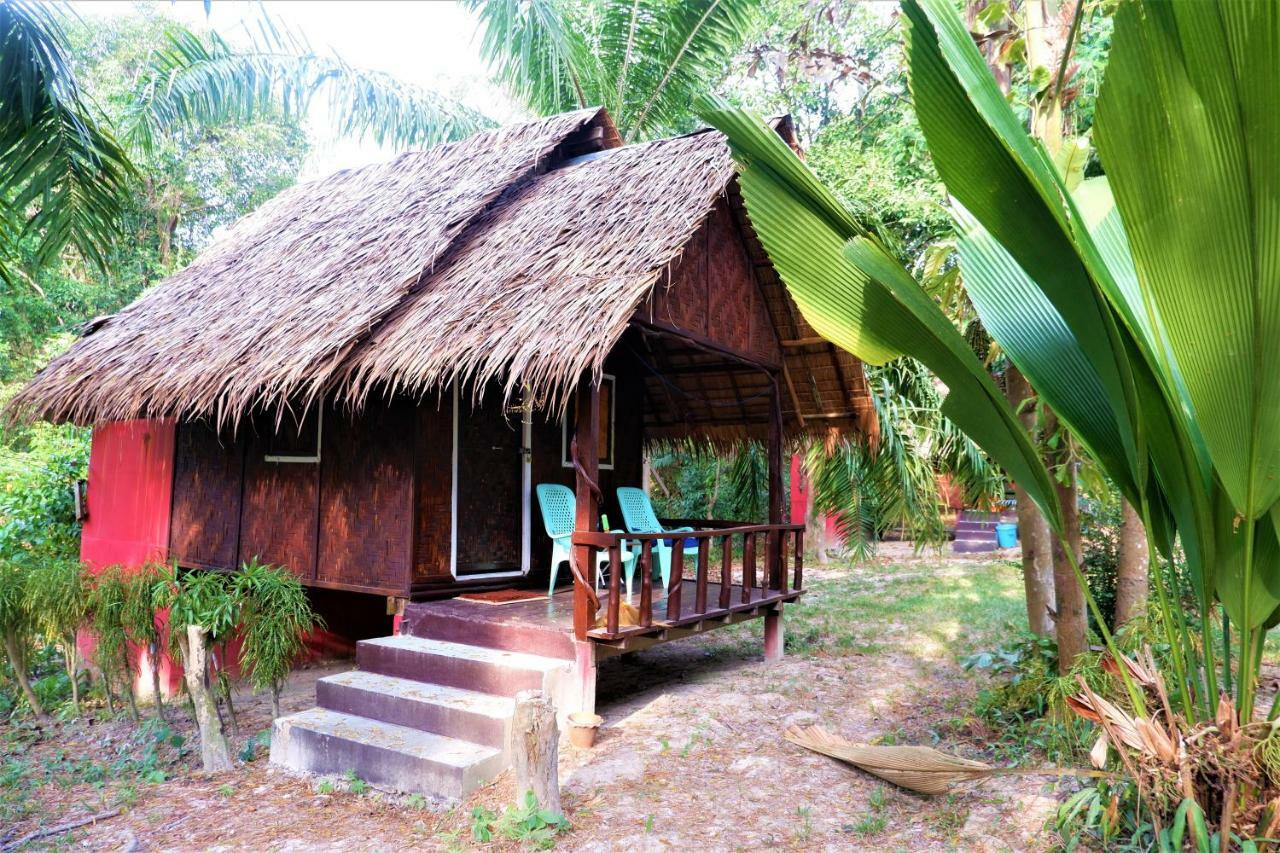 Hôtel Goldkey Bungalow à Koh Phayam Extérieur photo