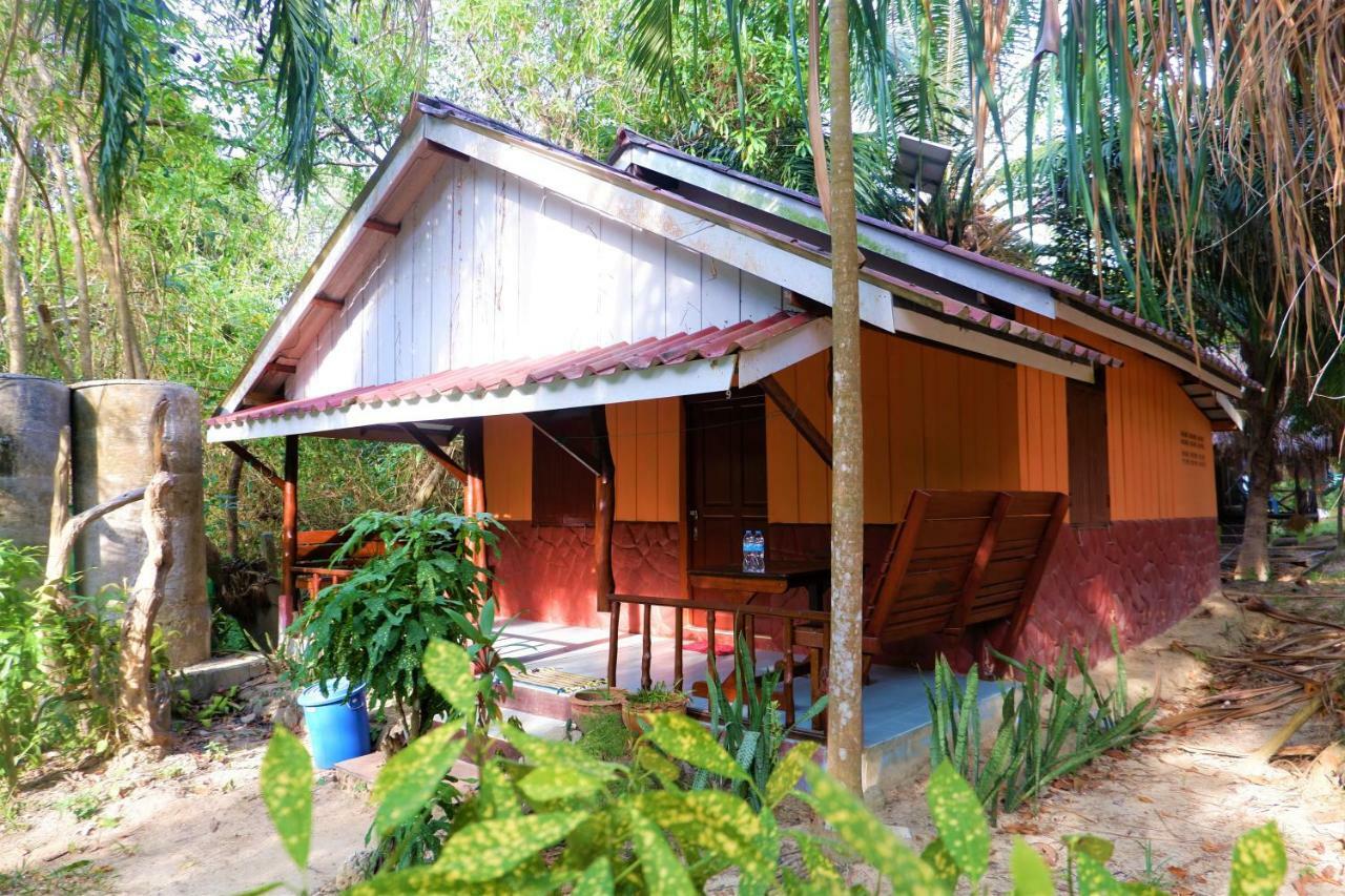 Hôtel Goldkey Bungalow à Koh Phayam Extérieur photo